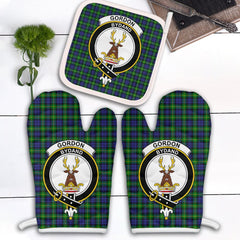 Gordon Modern Tartan Crest Oven Mitt And Pot Holder (2 Oven Mitts + 1 Pot Holder)