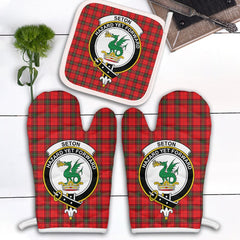 Seton Modern Tartan Crest Oven Mitt And Pot Holder (2 Oven Mitts + 1 Pot Holder)
