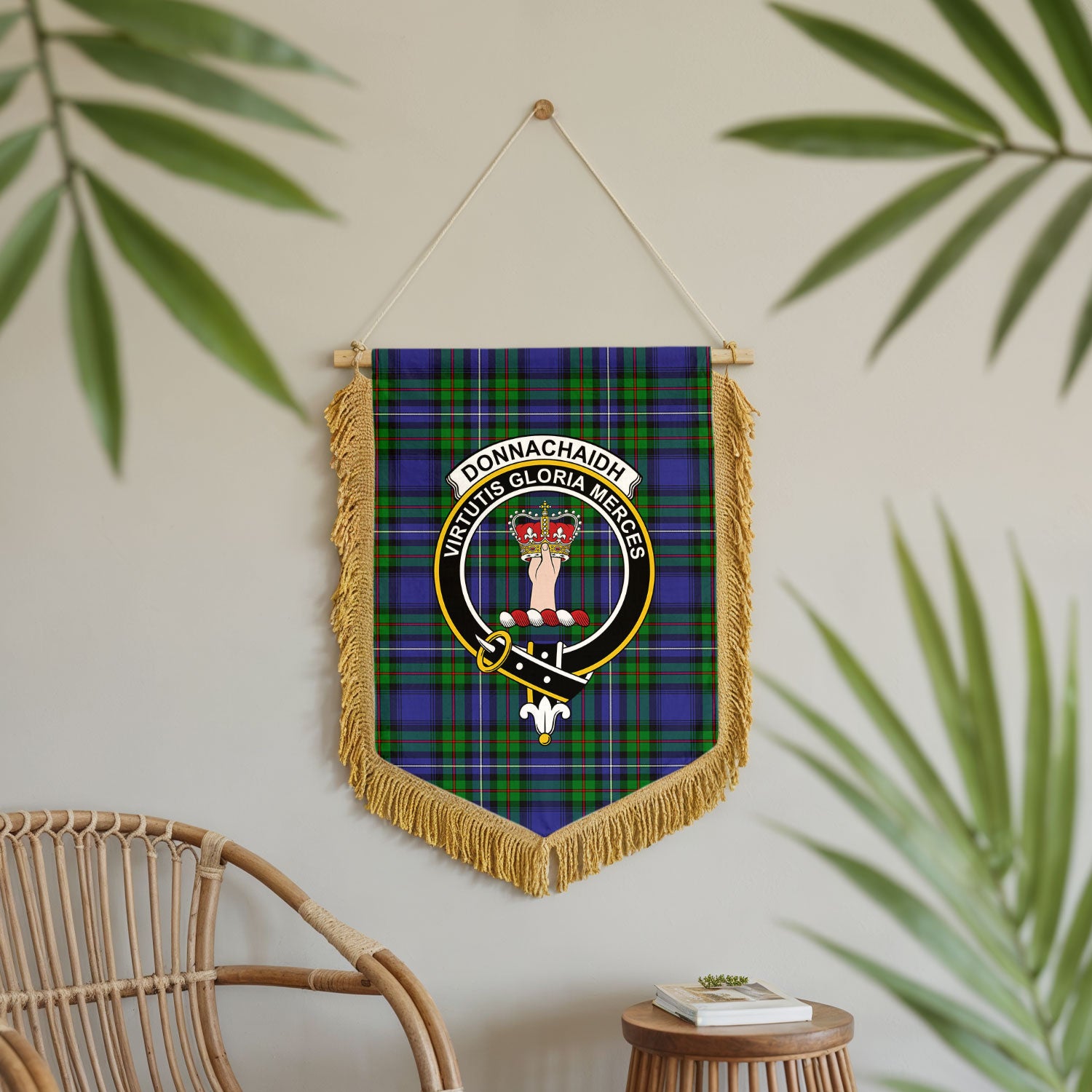 Donnachaidh Tartan Crest Wall Hanging Banner - Wood Pole