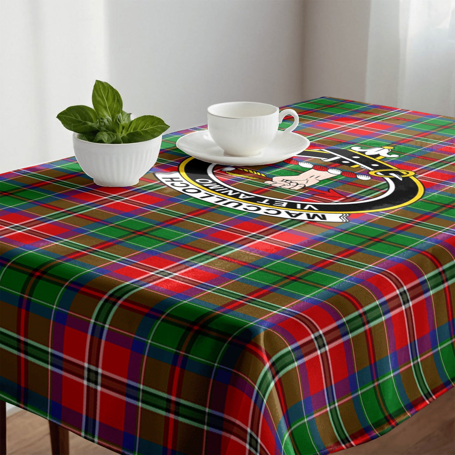 MacCulloch (McCulloch) Tartan Crest Tablecloth