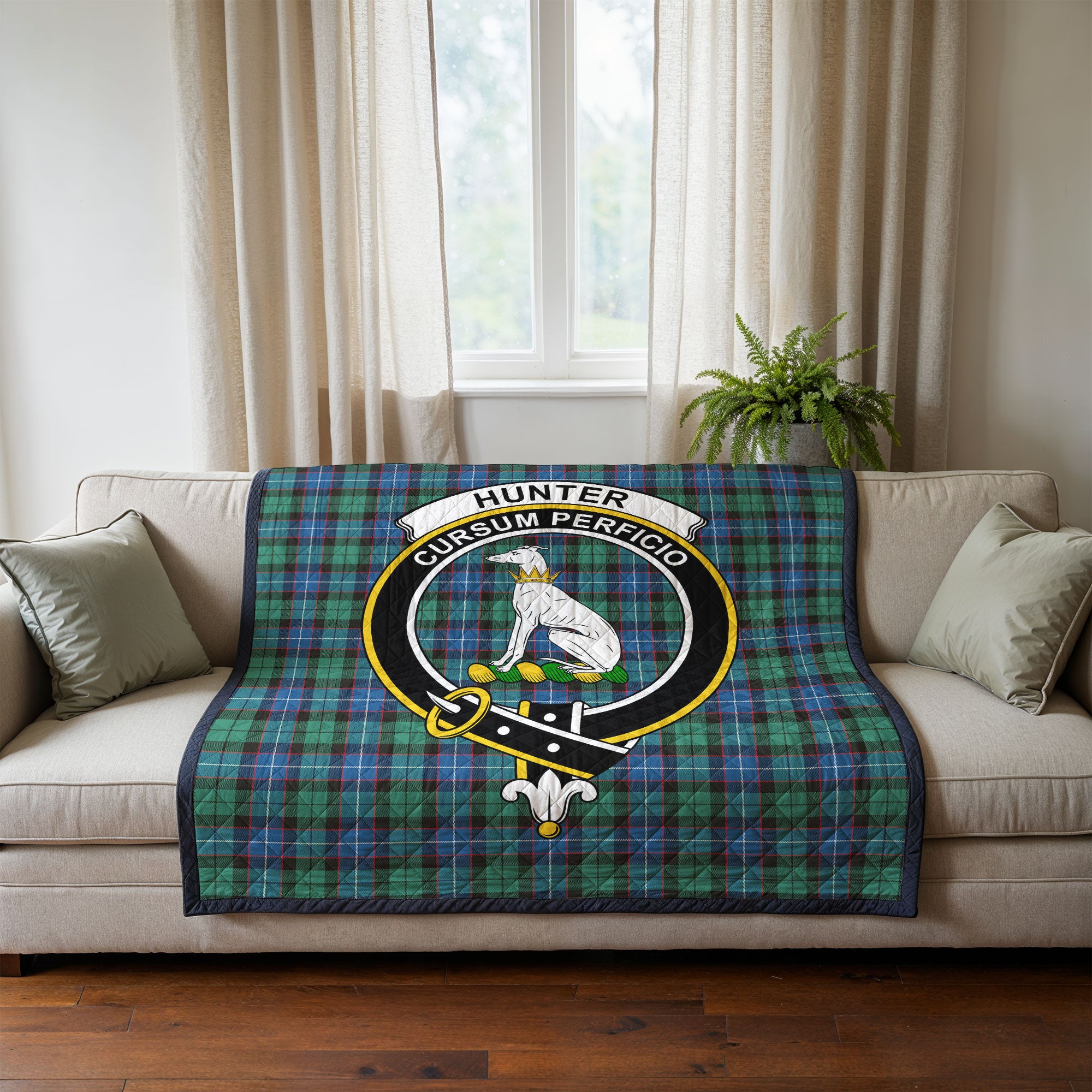 Hunter Ancient Tartan Crest Quilt
