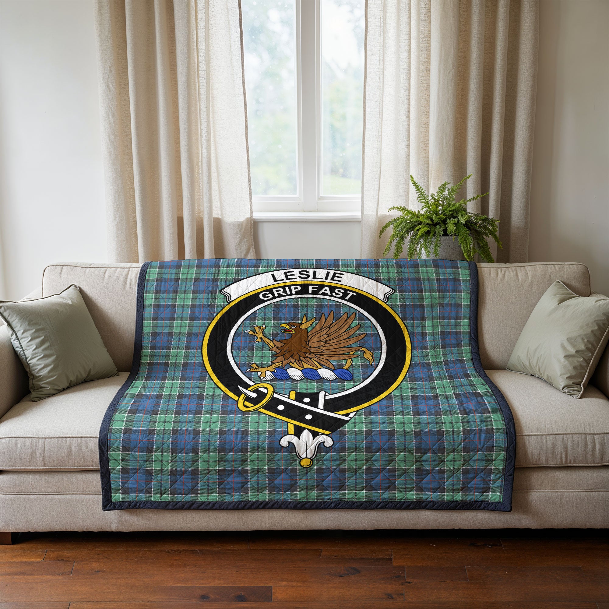 Leslie Hunting Ancient Tartan Crest Quilt