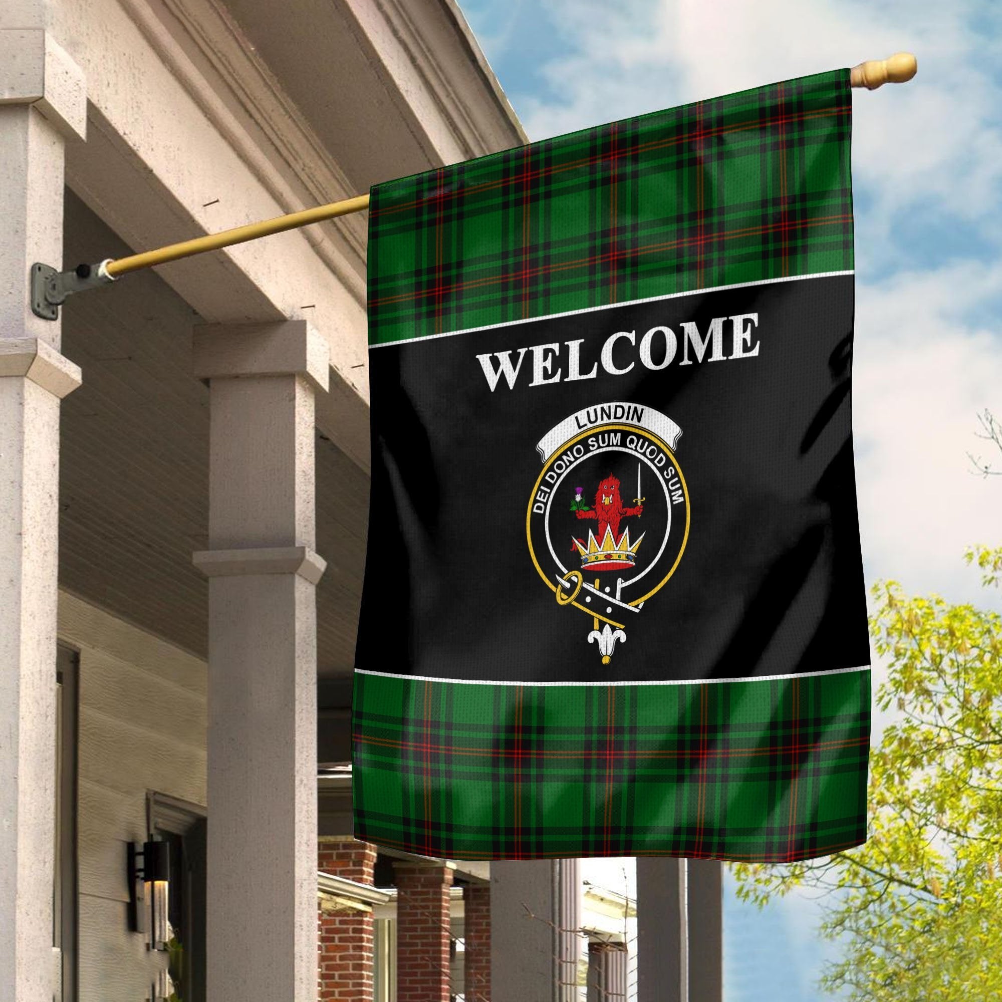 Lundin Tartan Crest Black Garden Flag