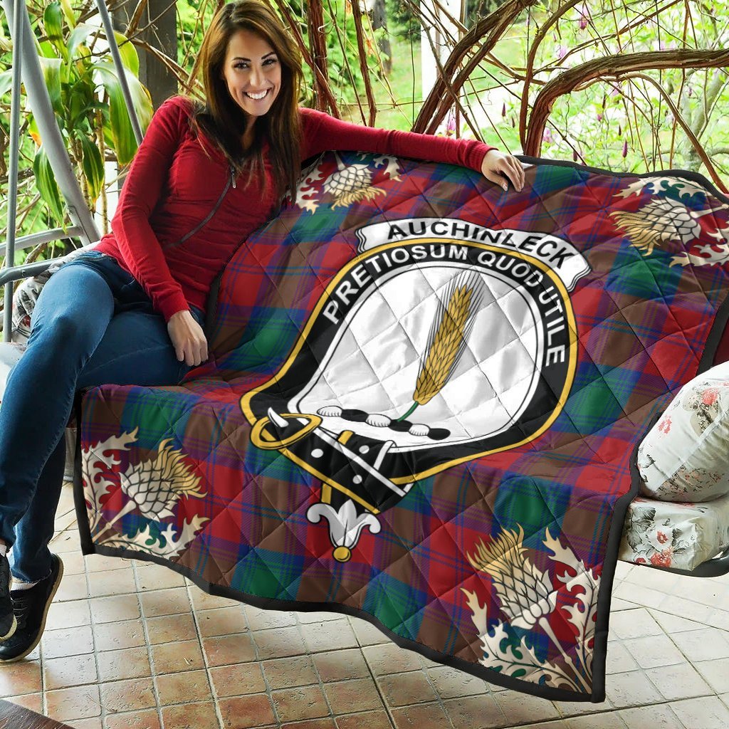 Auchinleck Tartan Crest Premium Quilt - Gold Thistle Style