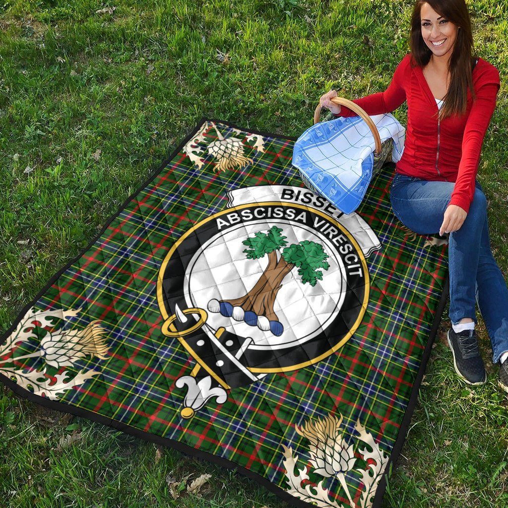 Bisset Tartan Crest Premium Quilt - Gold Thistle Style