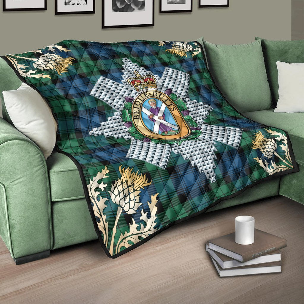 Blackwatch Ancient Tartan Crest Premium Quilt - Gold Thistle Style