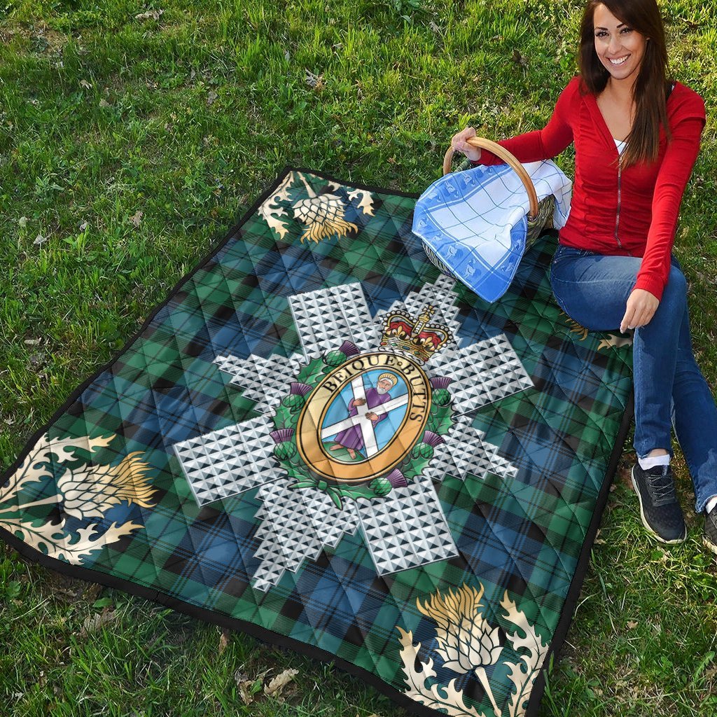 Blackwatch Ancient Tartan Crest Premium Quilt - Gold Thistle Style