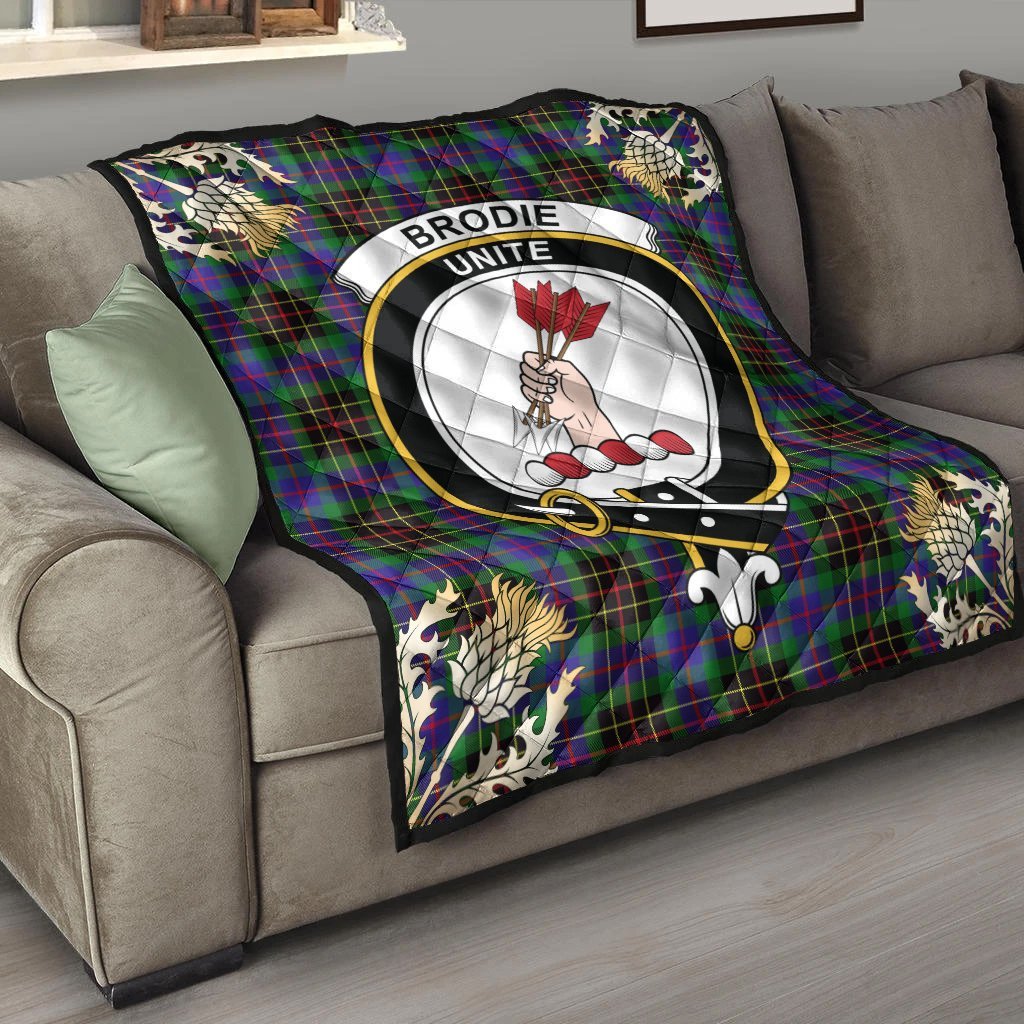Brodie Hunting Modern Tartan Crest Premium Quilt - Gold Thistle Style