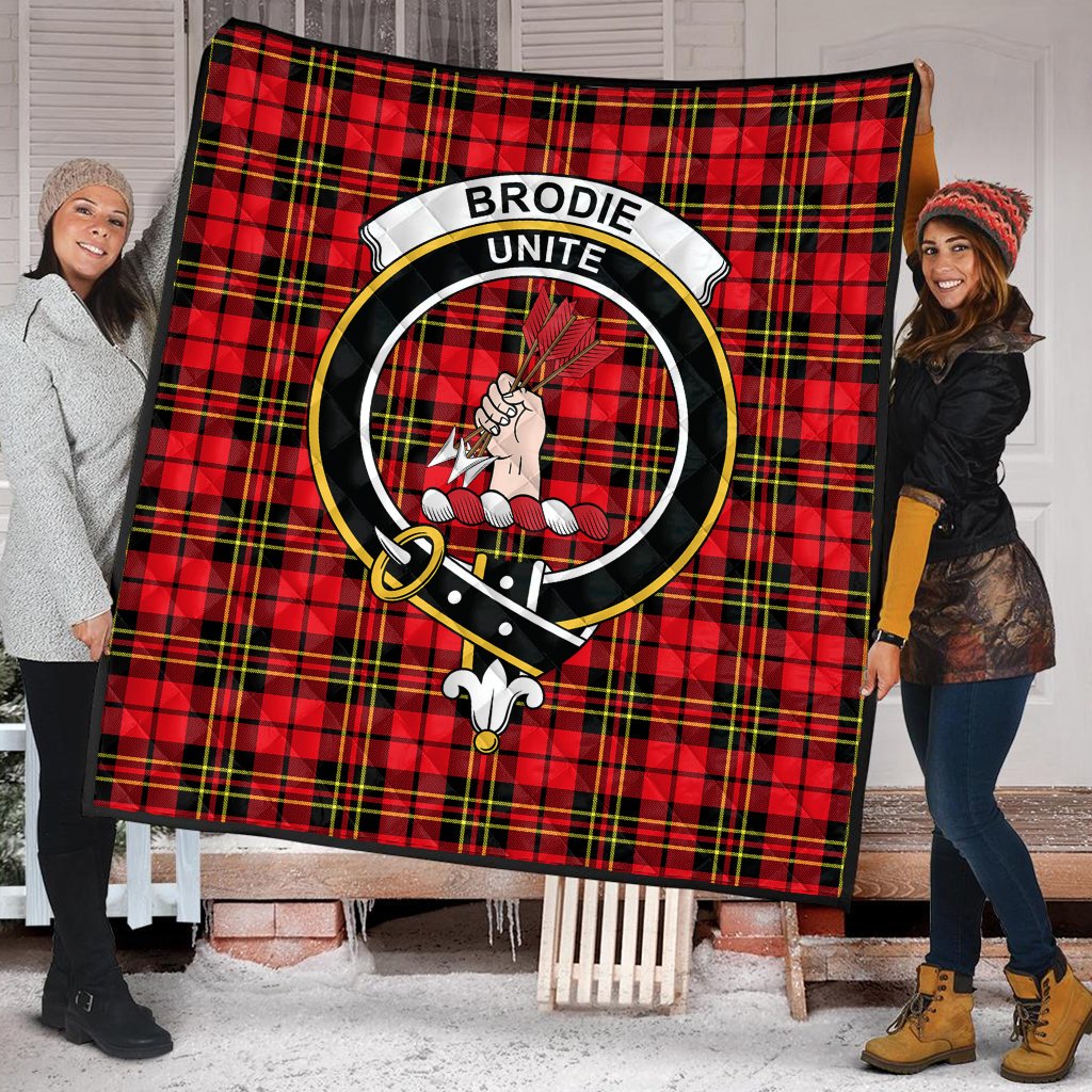 Brodie Modern Tartan Crest Quilt