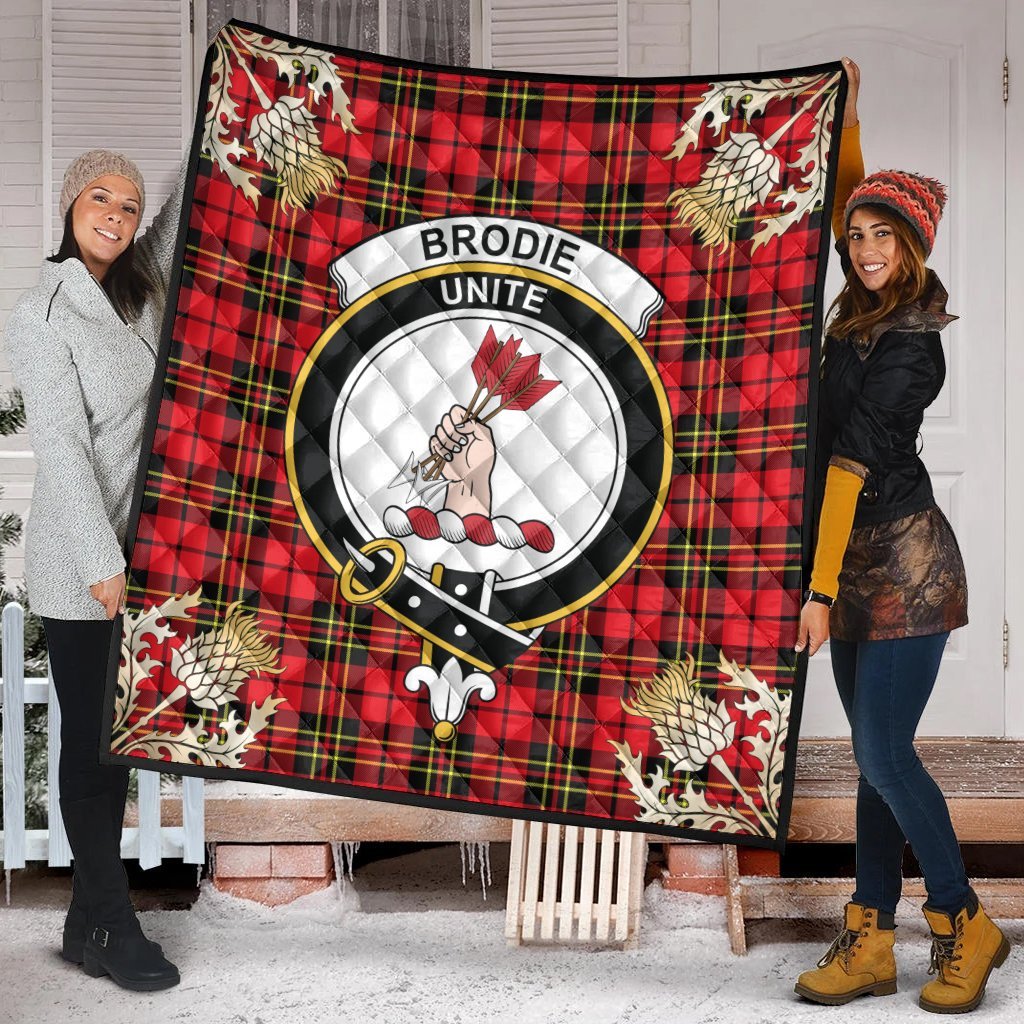 Brodie Modern Tartan Crest Premium Quilt - Gold Thistle Style