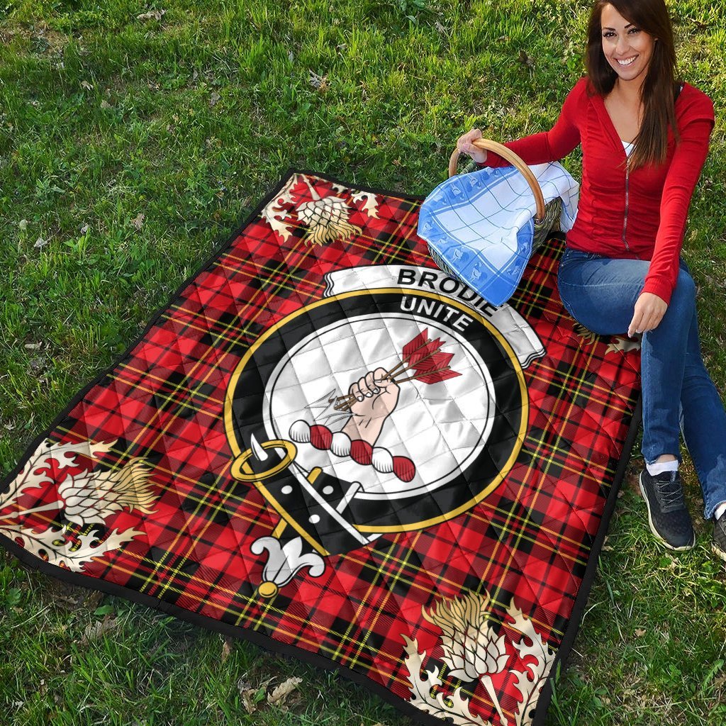 Brodie Modern Tartan Crest Premium Quilt - Gold Thistle Style