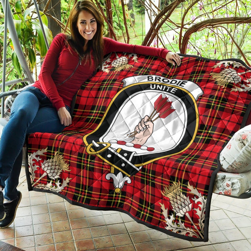 Brodie Modern Tartan Crest Premium Quilt - Gold Thistle Style