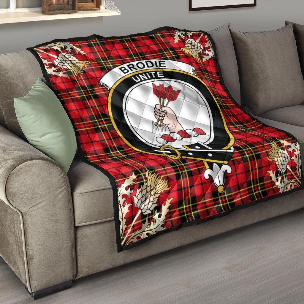 Brodie Modern Tartan Crest Premium Quilt - Gold Thistle Style