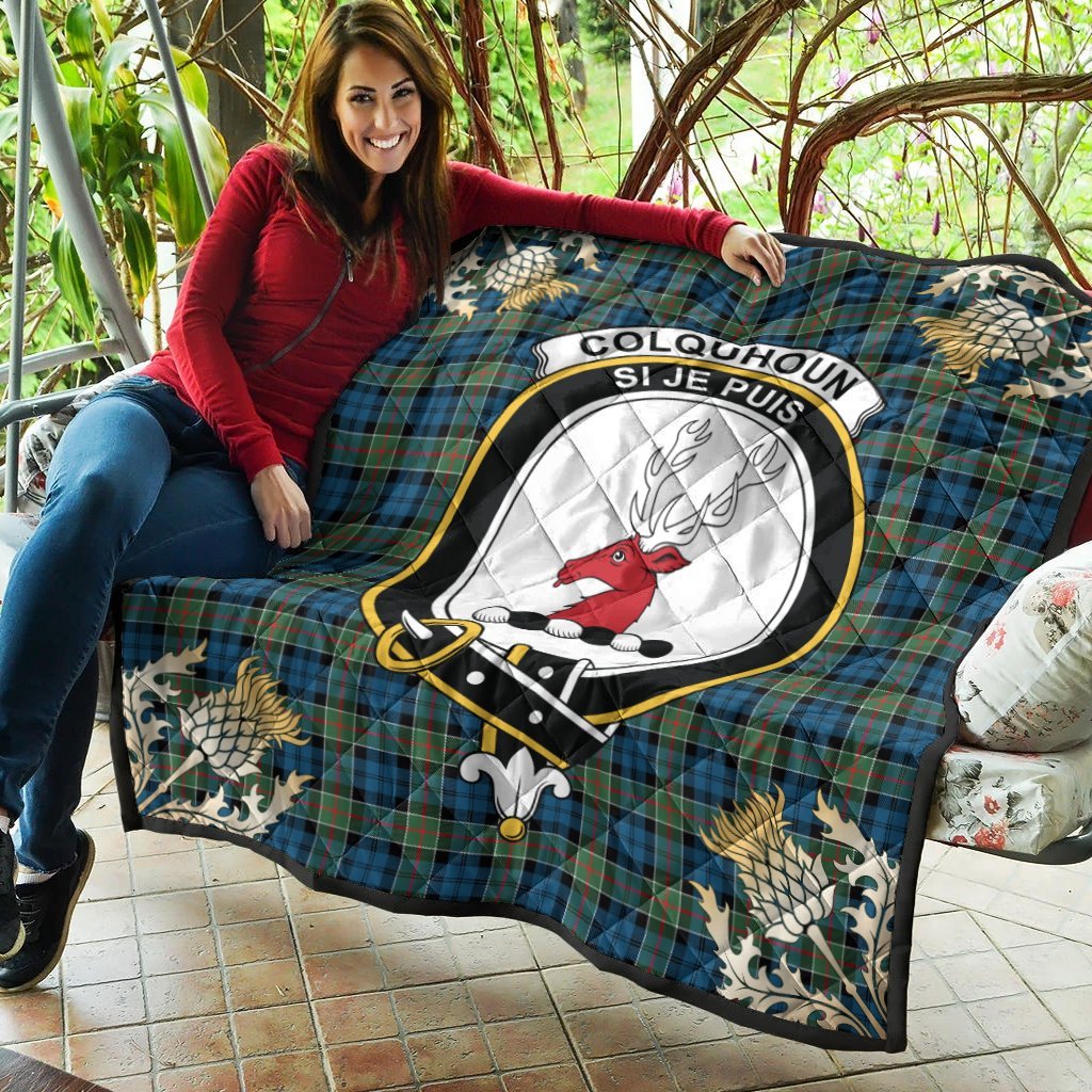 Colquhoun Ancient Tartan Crest Premium Quilt - Gold Thistle Style