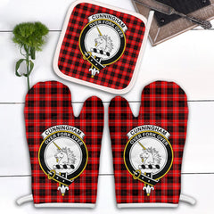 Cunningham Modern Tartan Crest Oven Mitt And Pot Holder (2 Oven Mitts + 1 Pot Holder)