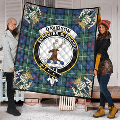 Davidson of Tulloch Tartan Crest Premium Quilt - Gold Thistle Style