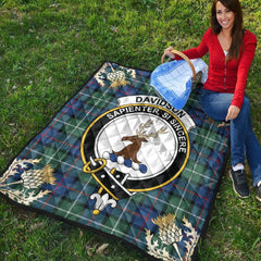 Davidson of Tulloch Tartan Crest Premium Quilt - Gold Thistle Style