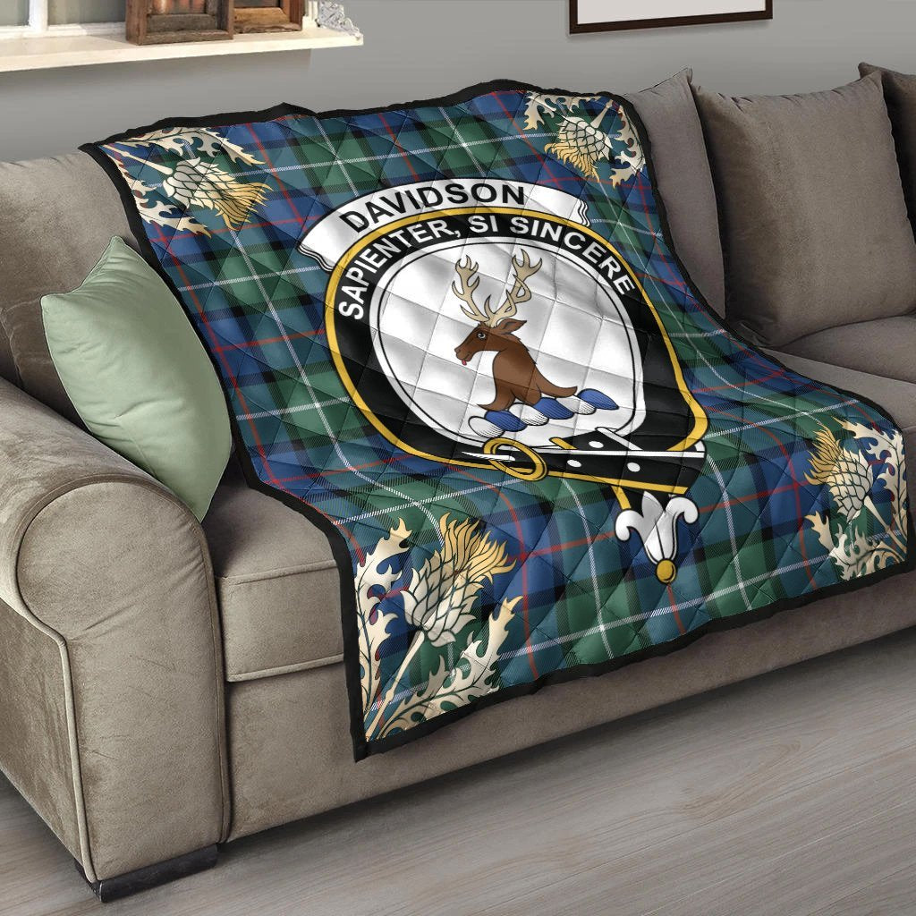 Davidson of Tulloch Tartan Crest Premium Quilt - Gold Thistle Style