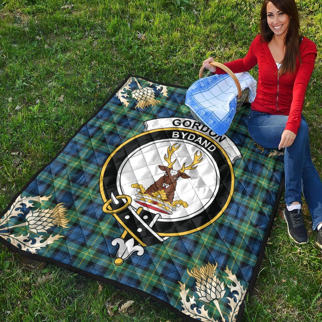 Gordon Ancient Tartan Crest Premium Quilt - Gold Thistle Style