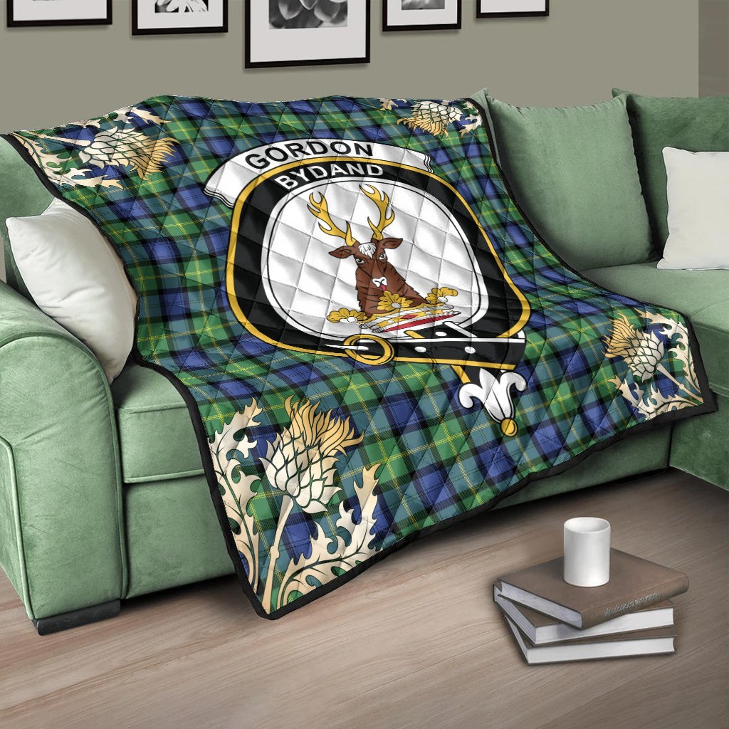 Gordon Old Ancient Tartan Crest Premium Quilt - Gold Thistle Style