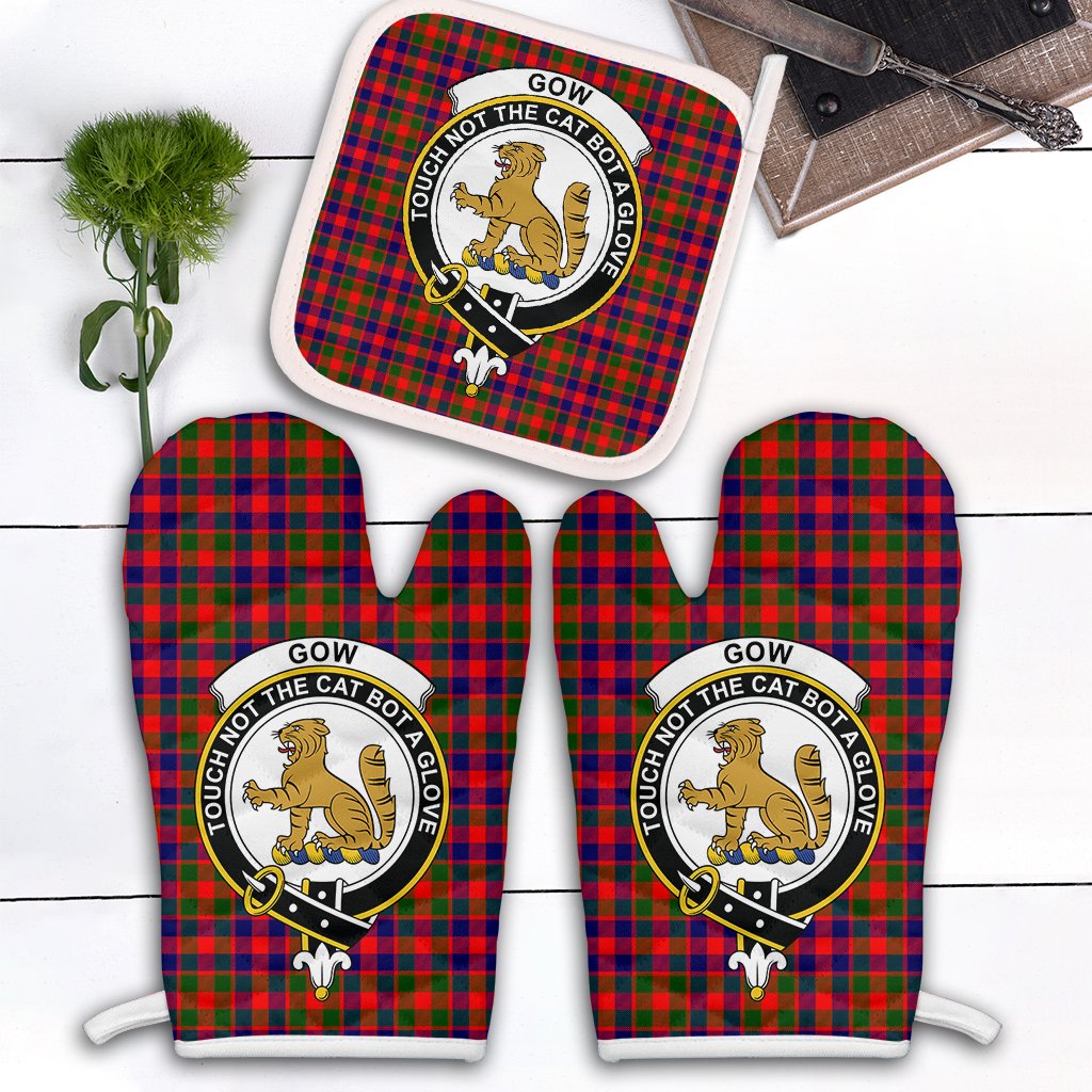 Gow Modern Tartan Crest Oven Mitt And Pot Holder (2 Oven Mitts + 1 Pot Holder)