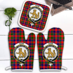 Gow Of McGouan Tartan Crest Oven Mitt And Pot Holder (2 Oven Mitts + 1 Pot Holder)