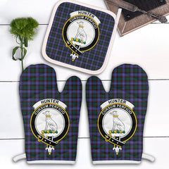 Hunter Modern Tartan Crest Oven Mitt And Pot Holder (2 Oven Mitts + 1 Pot Holder)