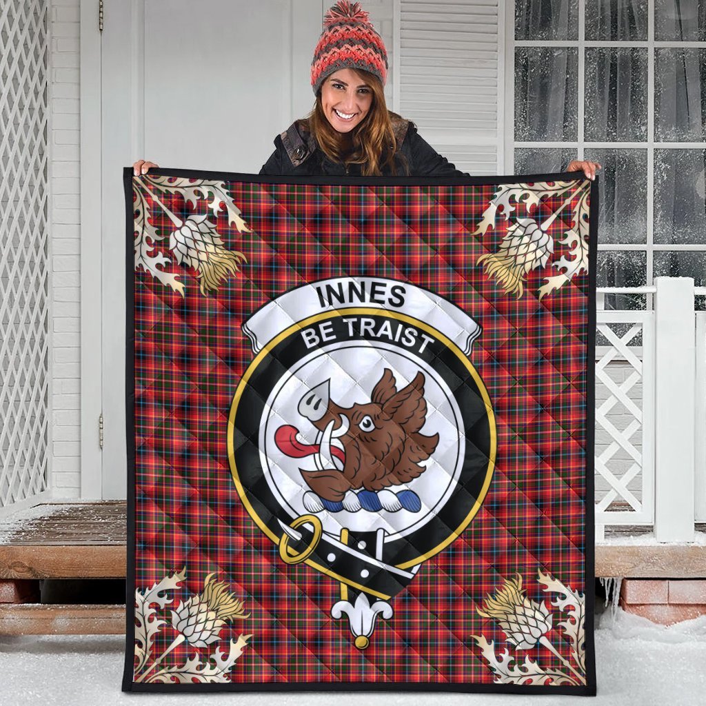 Innes Modern Tartan Crest Premium Quilt - Gold Thistle Style