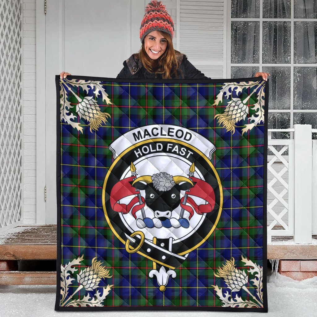 MacLeod of Harris Modern Tartan Crest Premium Quilt - Gold Thistle Style