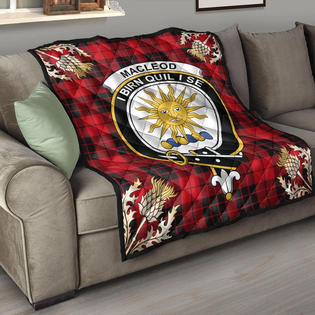 MacLeod of Raasay Tartan Crest Premium Quilt - Gold Thistle Style
