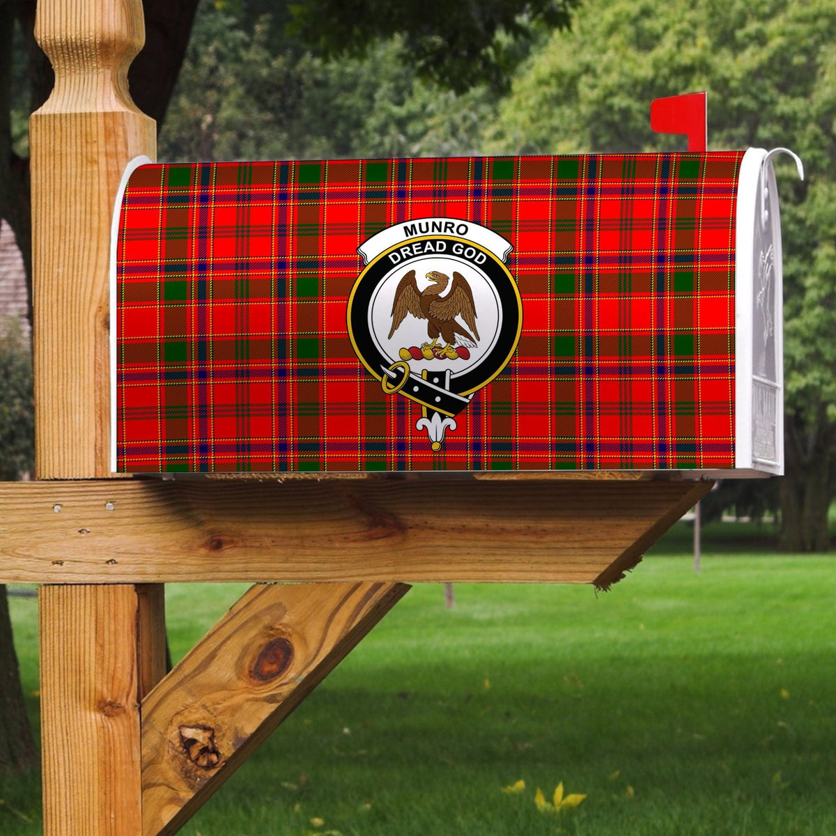 Munro Modern Tartan Crest Mailbox