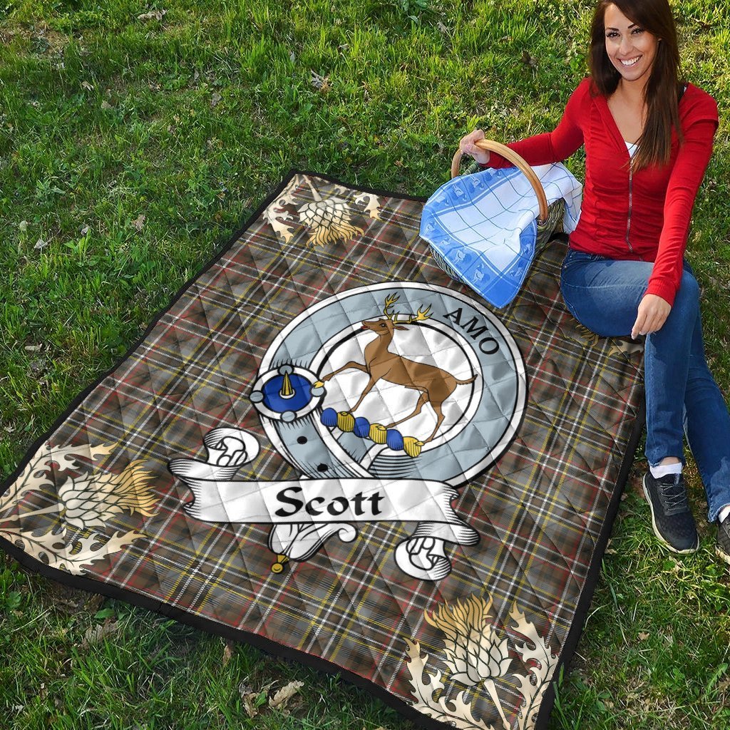 Scott Green Weathered Tartan Crest Premium Quilt - Gold Thistle Style