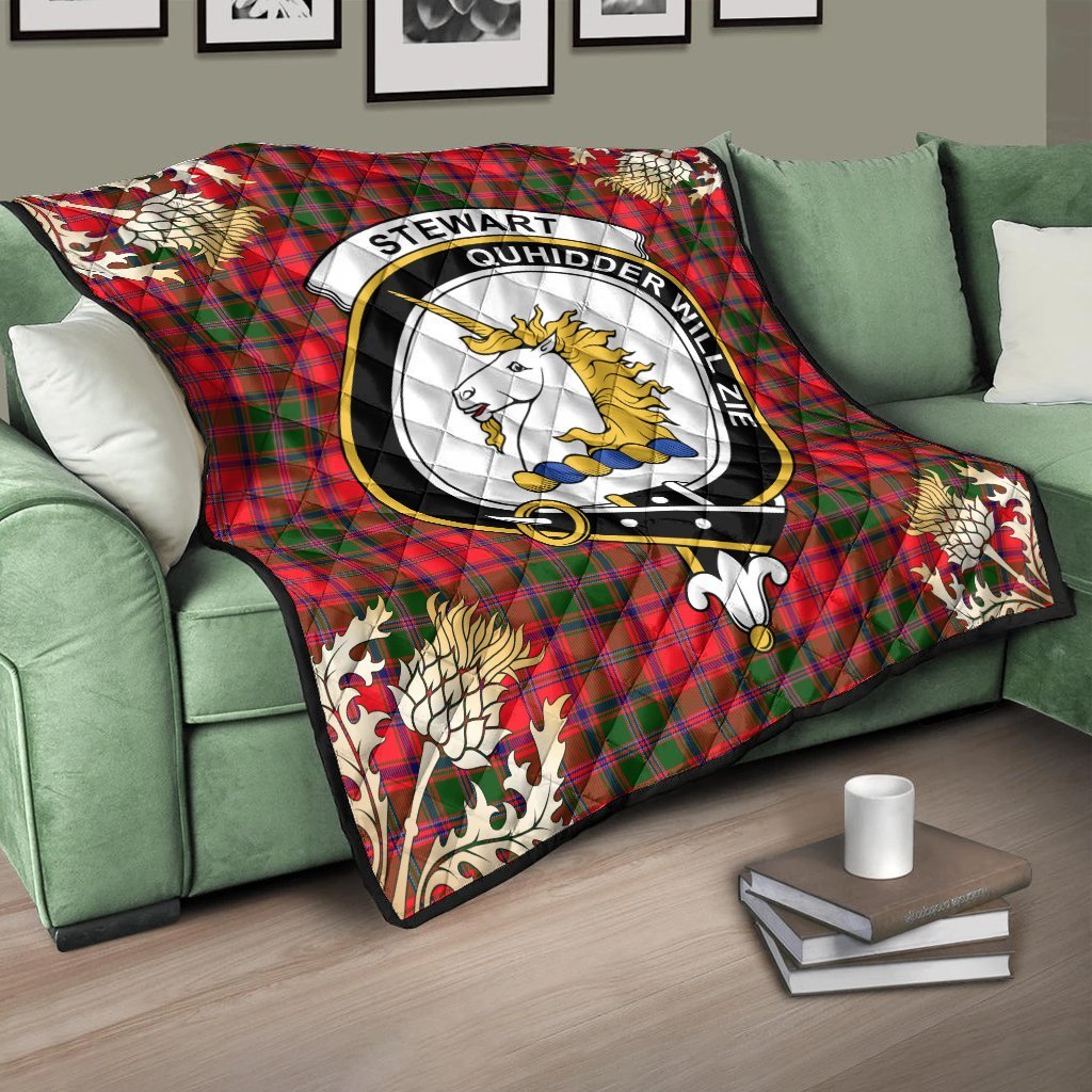 Stewart of Appin Modern Tartan Crest Premium Quilt - Gold Thistle Style