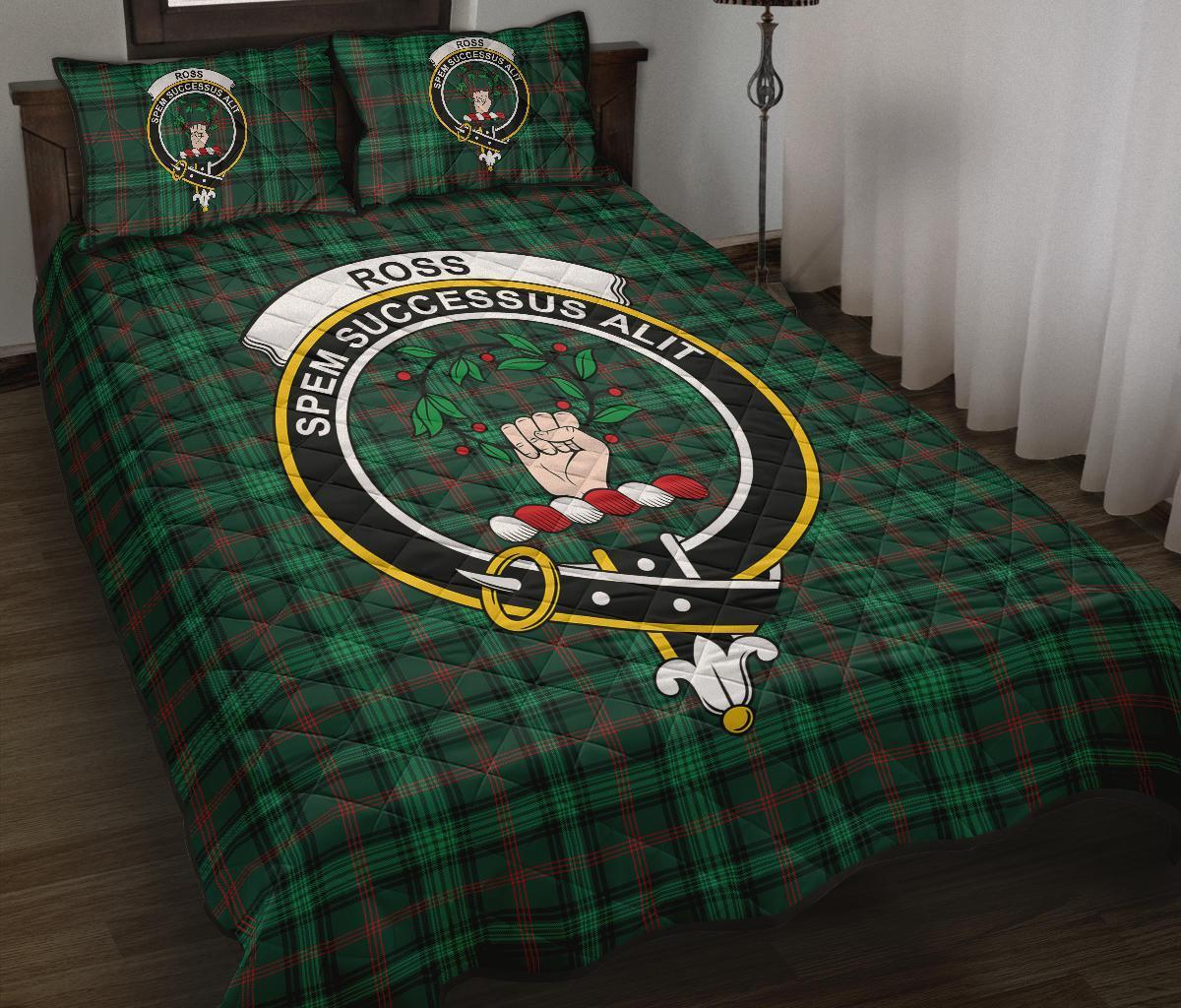 Ross Hunting Modern Tartan Crest Quilt Bed Set