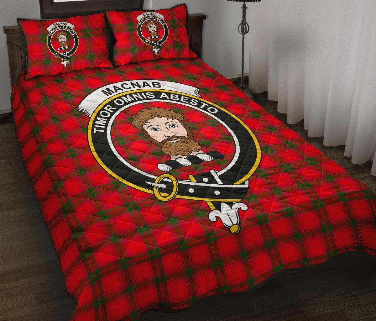 MacNab Modern Tartan Crest Quilt Bed Set