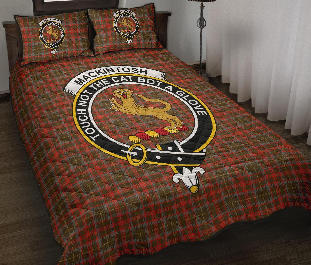 MacKintosh Hunting Weathered Tartan Crest Quilt Bed Set