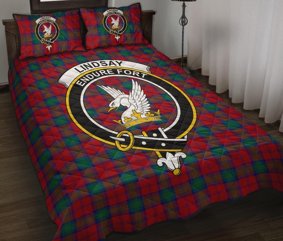 Lindsay Modern Tartan Crest Quilt Bed Set