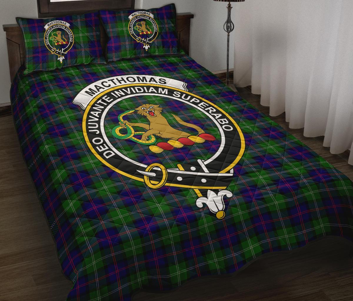 MacThomas Modern Tartan Crest Quilt Bed Set