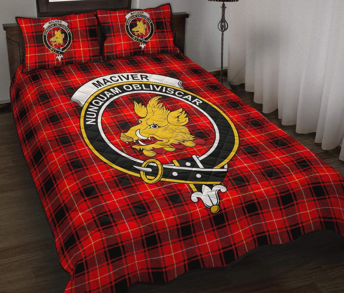 MacIver Modern Tartan Crest Quilt Bed Set