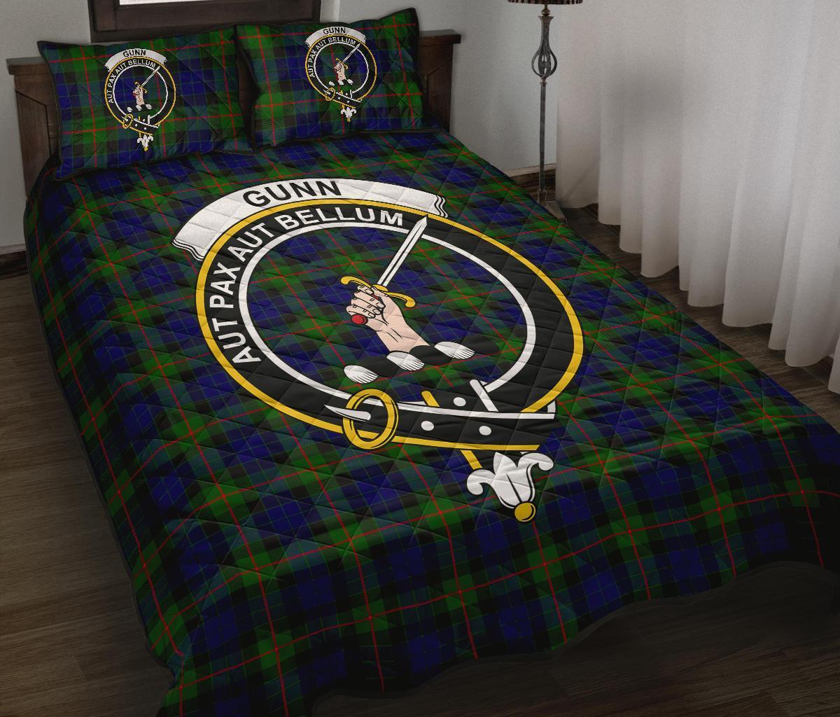 Gunn Modern Tartan Crest Quilt Bed Set