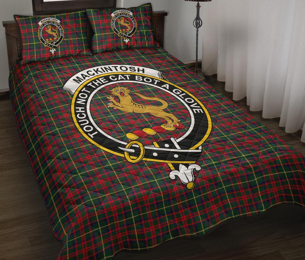 MacKintosh Hunting Modern Tartan Crest Quilt Bed Set