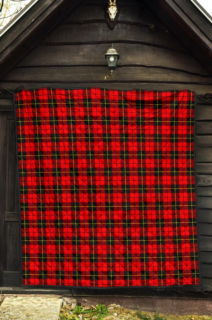 Wallace Hunting - Red Tartan Quilt