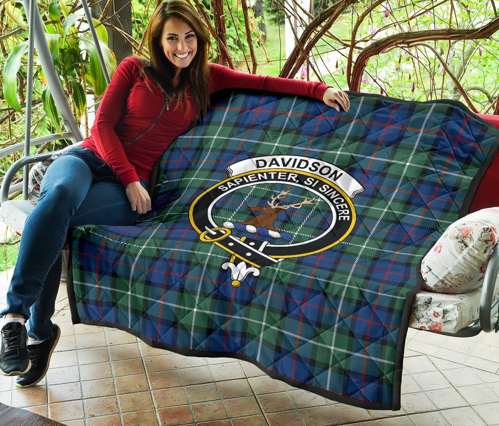 Davidson of Tulloch Tartan Crest Quilt