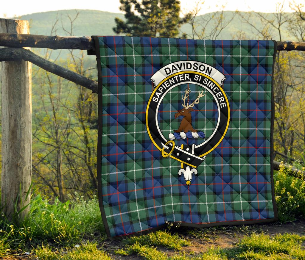 Davidson of Tulloch Tartan Crest Quilt