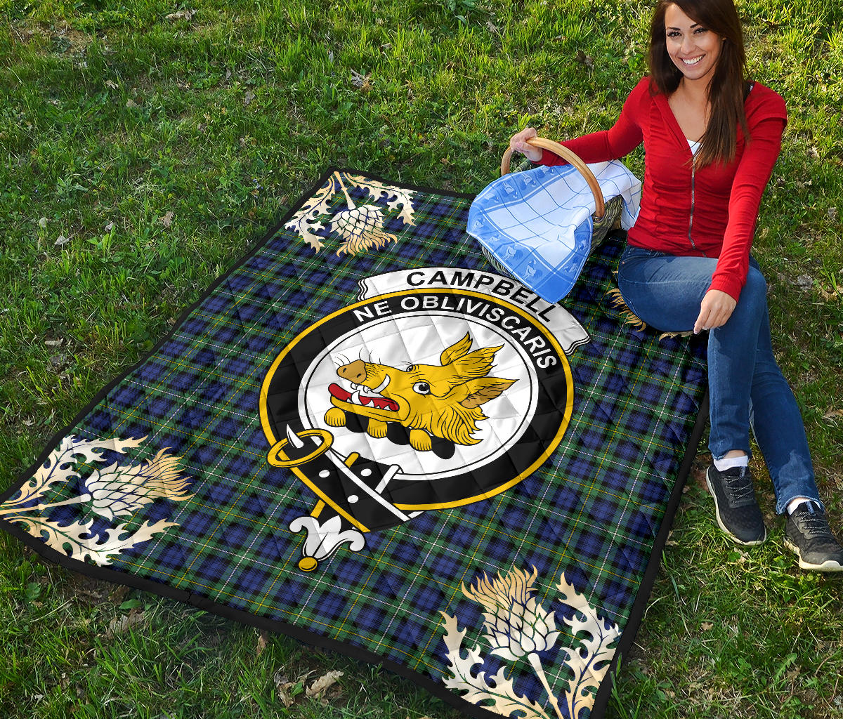 Campbell Argyll Ancient Tartan Crest Premium Quilt - Gold Thistle Style - SP